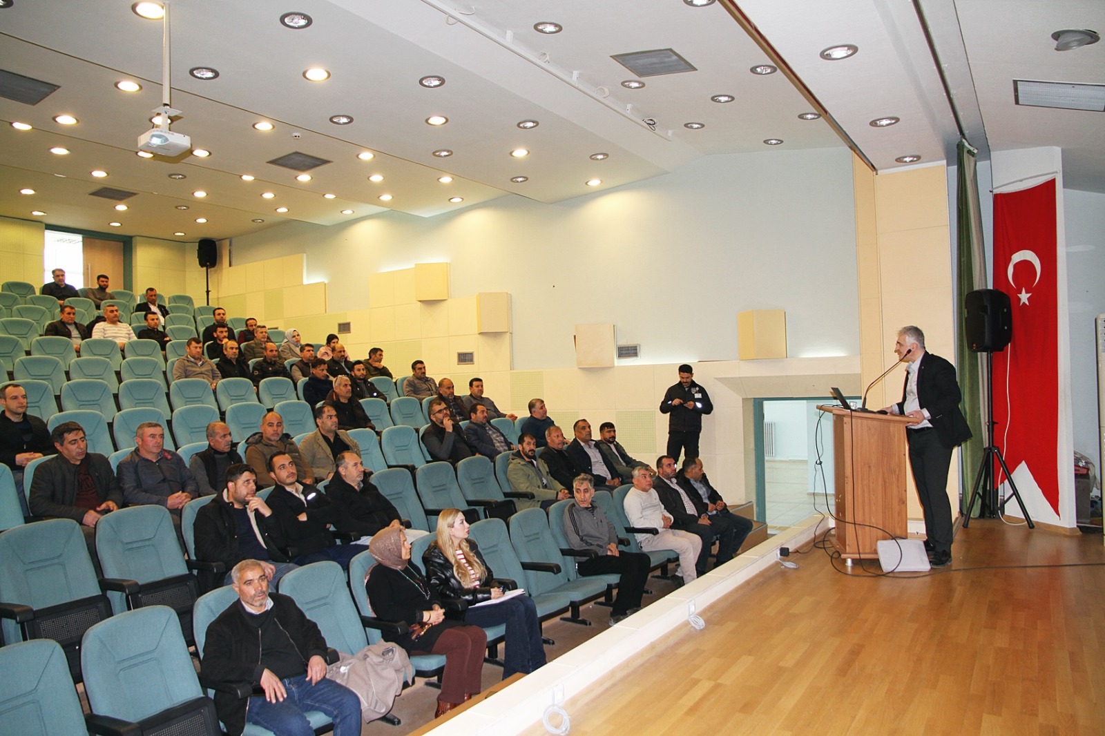 TEMİZLİKTEN SORUMLU PERSONELİMİZE, ÇALIŞTIKLARI ALANLARDAKİ MESLEKİ RİSKLER VE TEMİZLİK KİMYASALLARI KULLANIMI EĞİTİMİ VERİLDİ